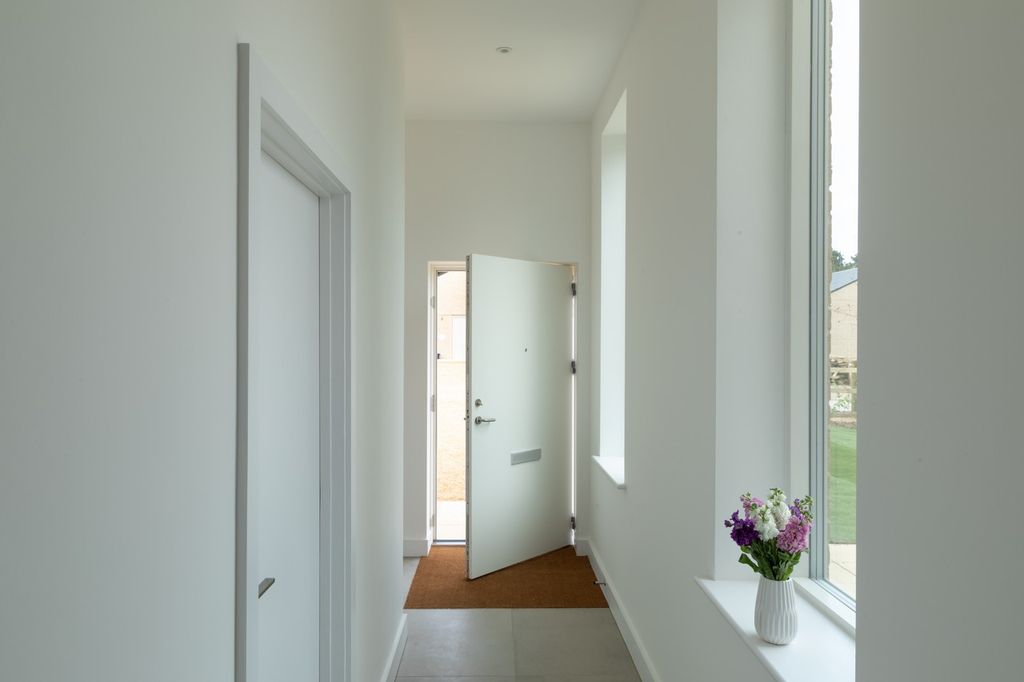 Property photo 2 of 10 Ufford--9304
