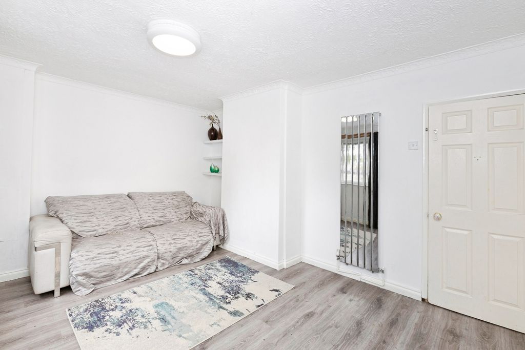 Property photo 3 of 17 Photo