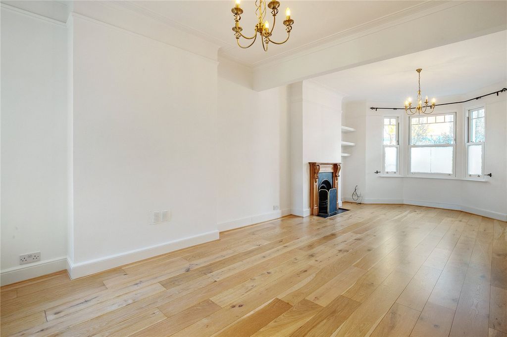 Property photo 2 of 10 Reception