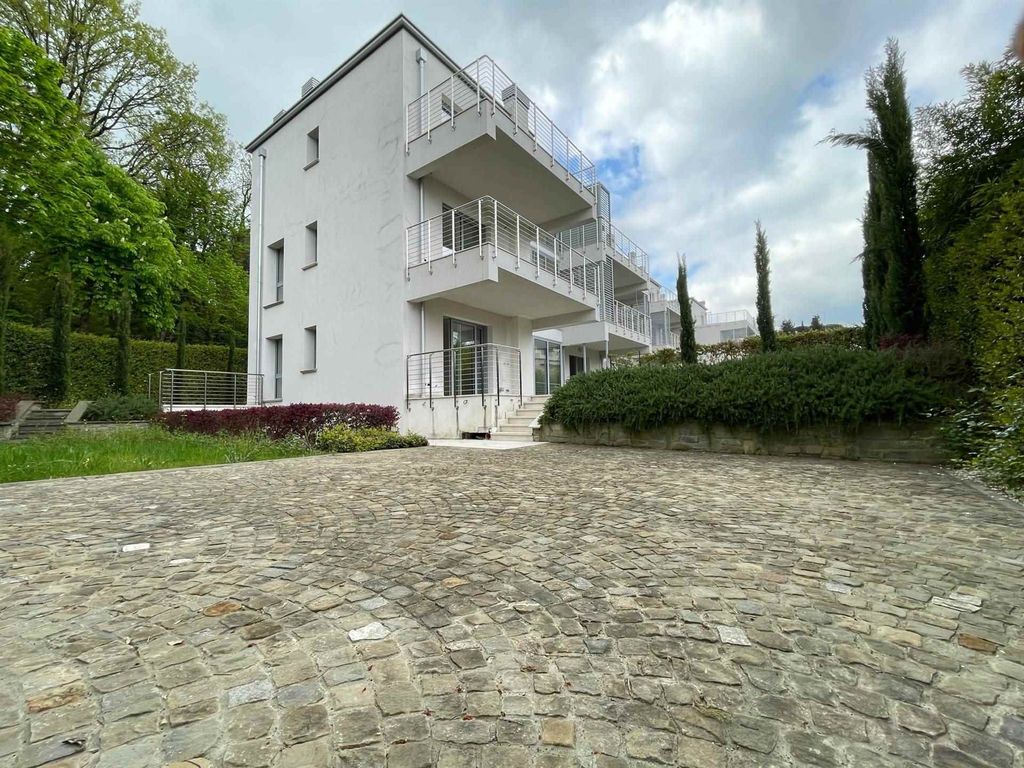 Property photo 2 of 30