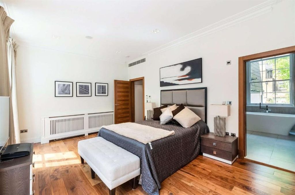 Property photo 3 of 17 Master Bedroom