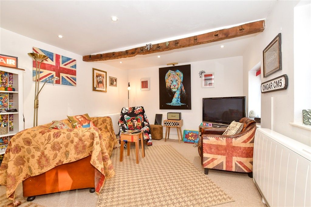 Property photo 2 of 8 Lounge