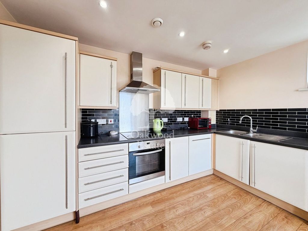 Property photo 3 of 11 Kitchen