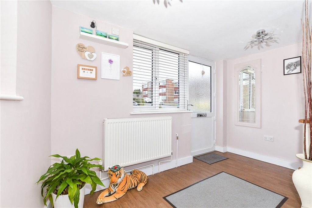 Property photo 2 of 10 Hallway