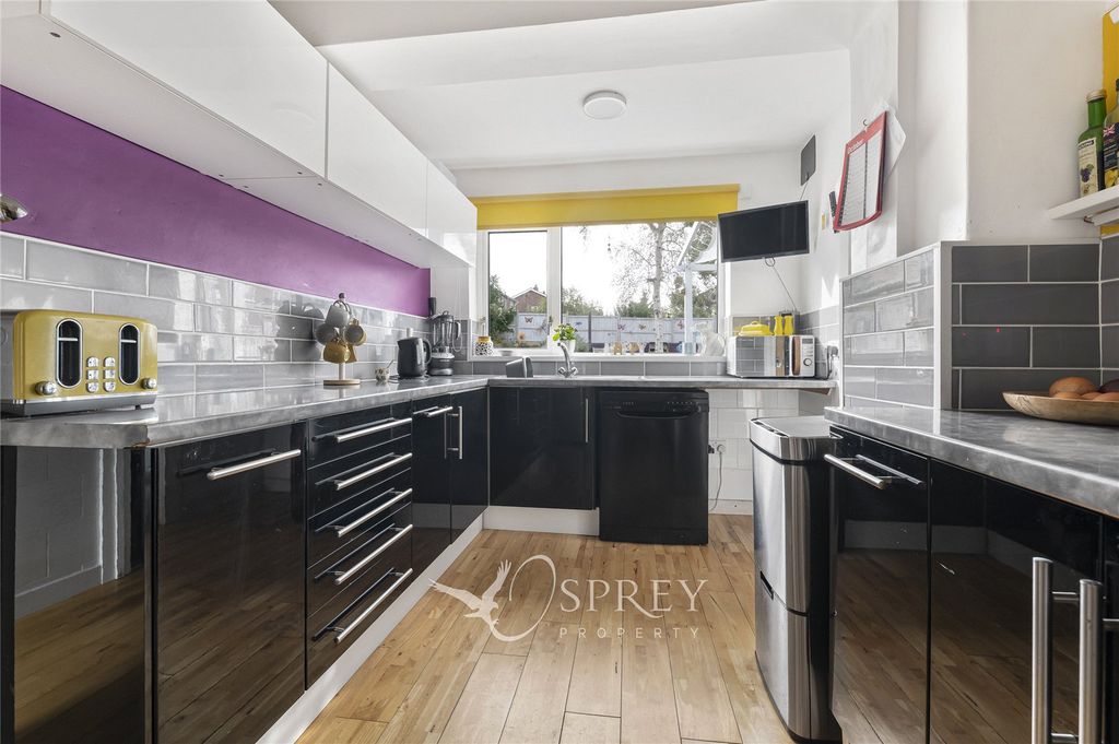 Property photo 2 of 20 Kitchen