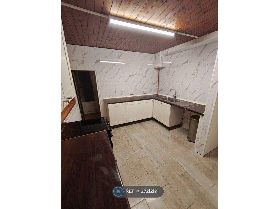 Property photo 1 of 16 Kitchen (1)