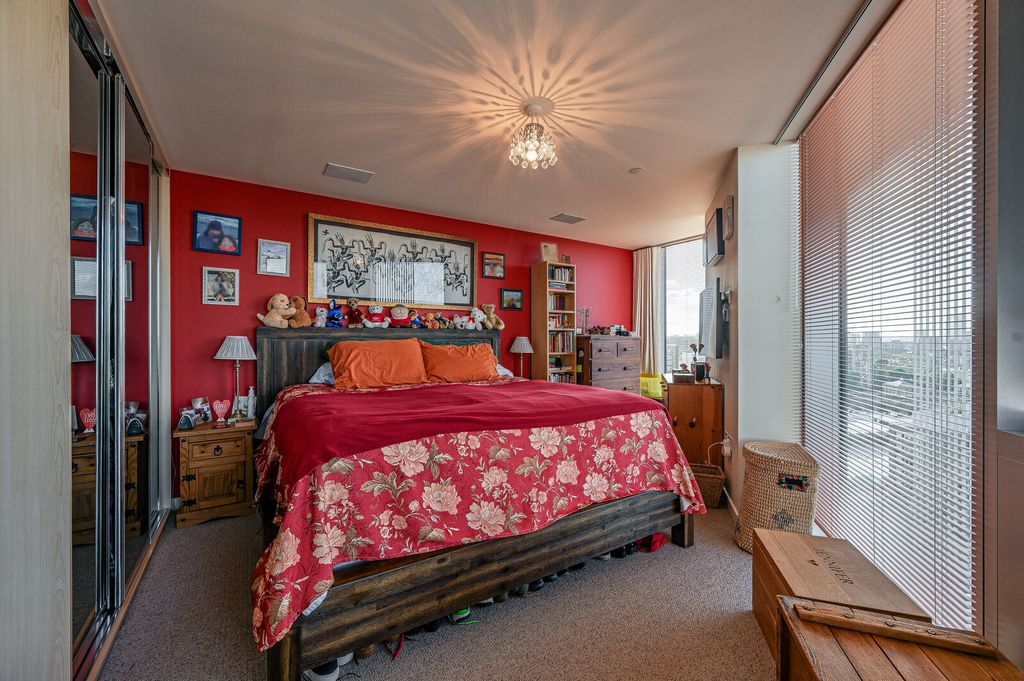 Property photo 3 of 25