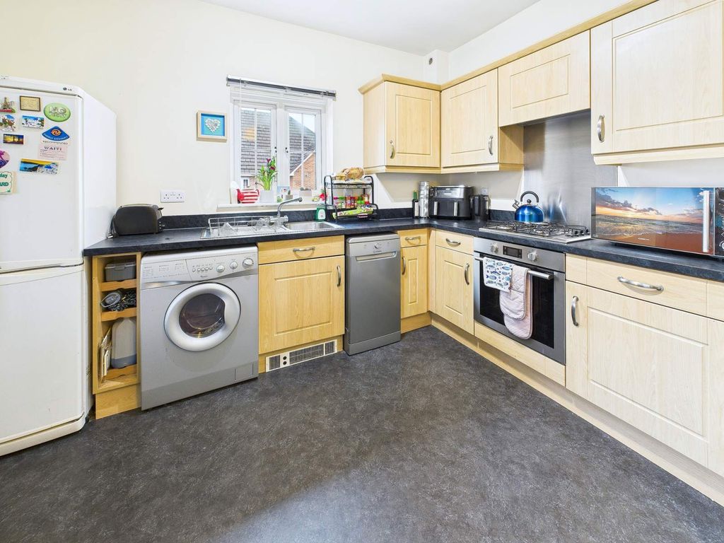 Property photo 2 of 9 Kitchen