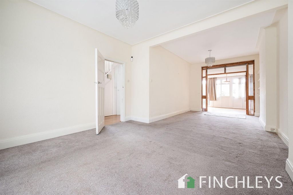 Property photo 3 of 19 W (2).Jpg