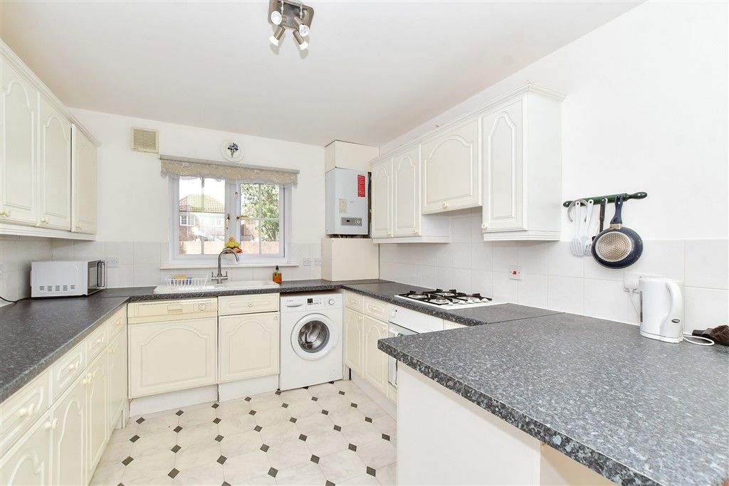 Property photo 3 of 11 Kitchen