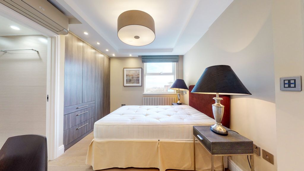 Property photo 3 of 28 Bedroom