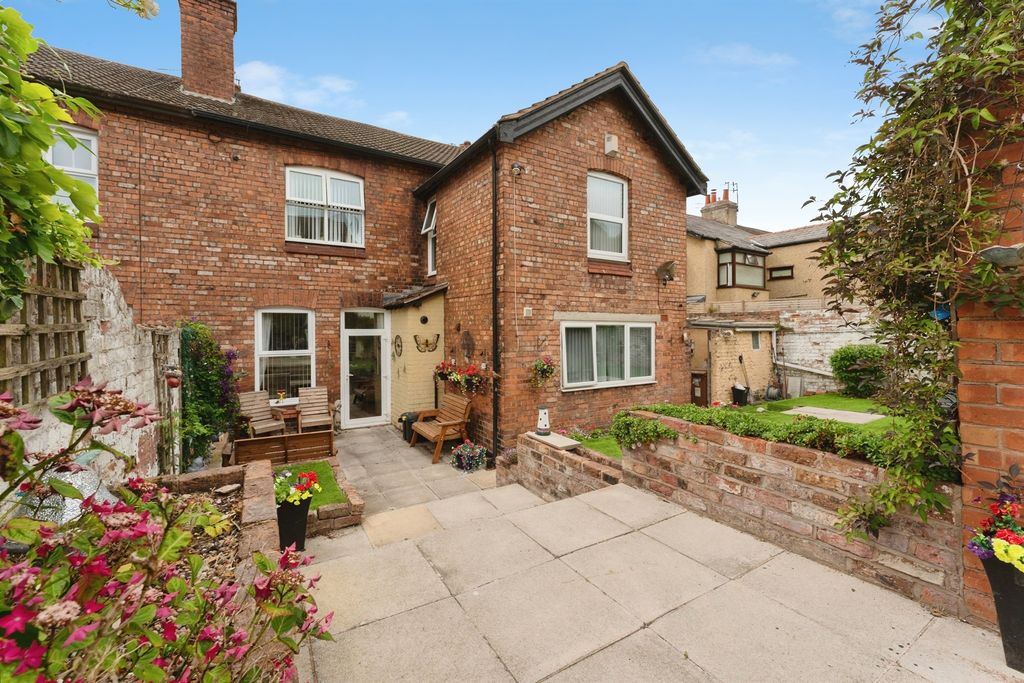 Property photo 2 of 25