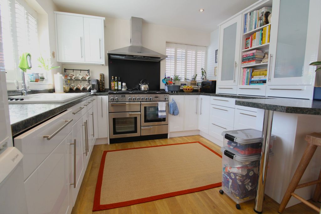 Property photo 2 of 19 Kitchen