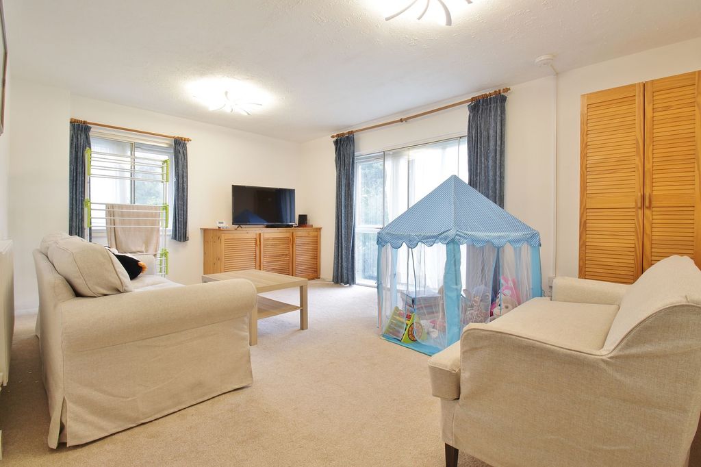 Property photo 2 of 6