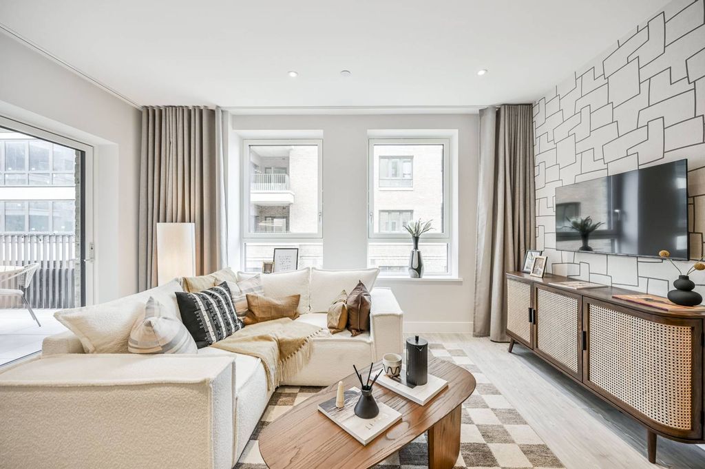 Property photo 2 of 23