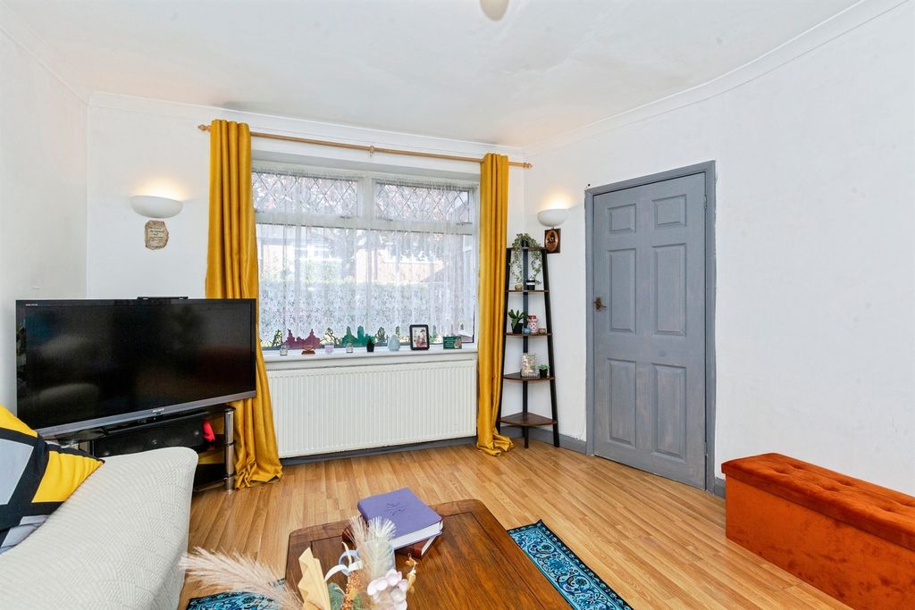 Property photo 2 of 17