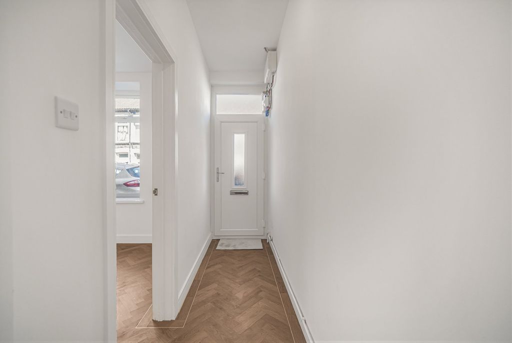 Property photo 2 of 39