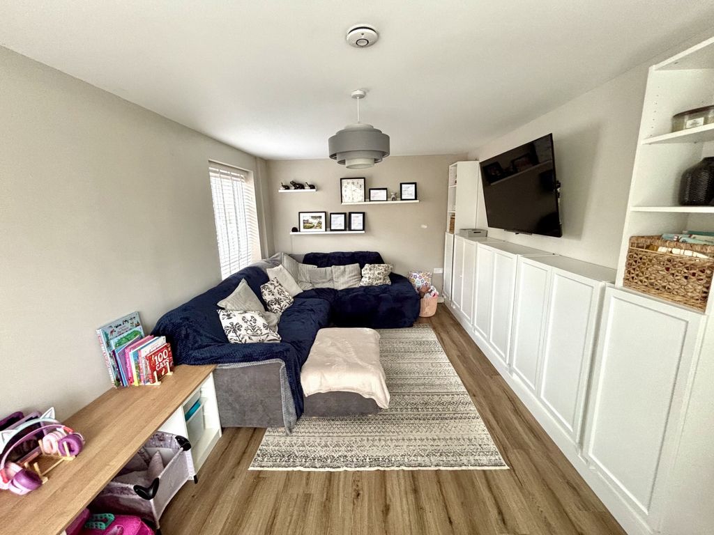 Property photo 2 of 20 Photo 3