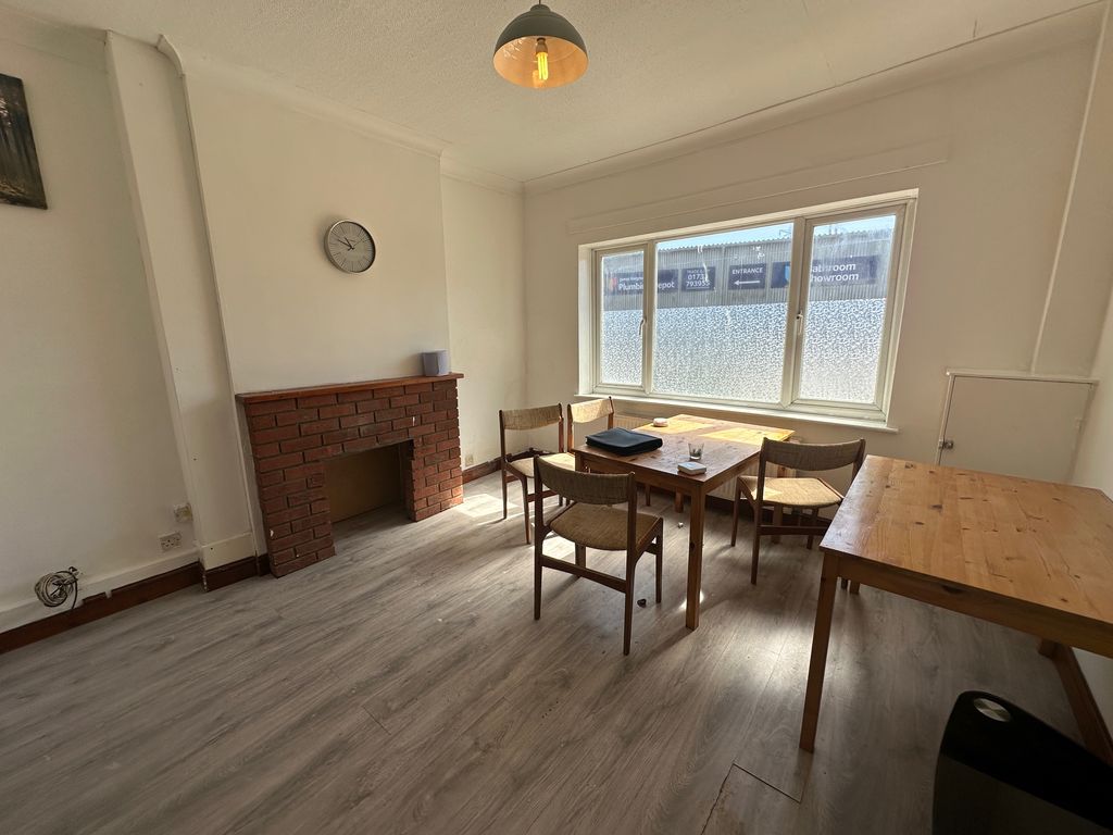 Property photo 3 of 20 Image