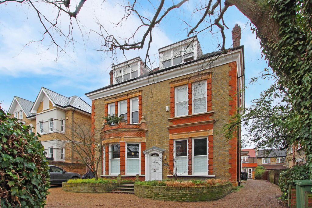 Property photo 1 of 11
