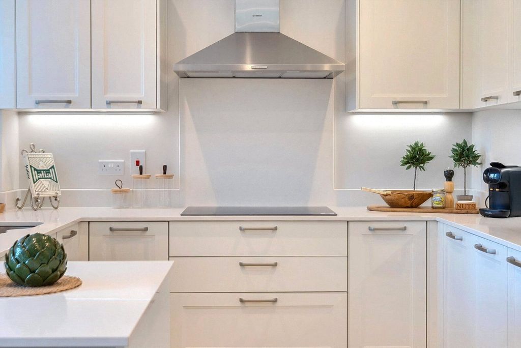 Property photo 3 of 12 Picture No. 27