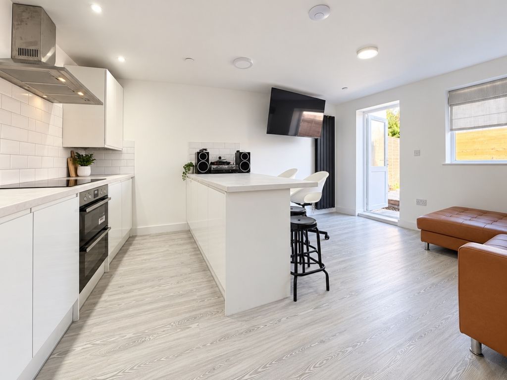 Property photo 3 of 14 92_Rhymney_3