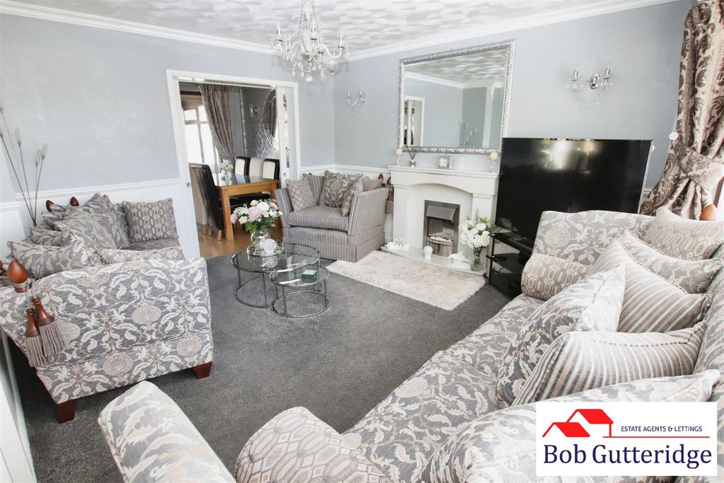 Property photo 2 of 26 Lounge