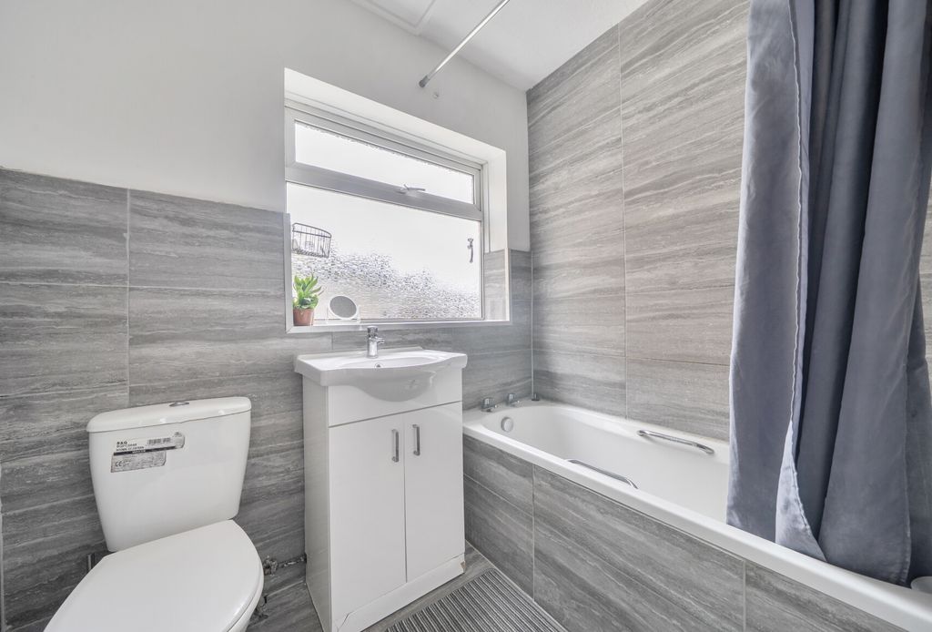 Property photo 3 of 11 1458970-10-6A0349...