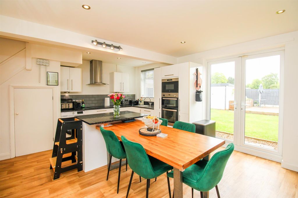Property photo 3 of 15 Kitchen Diner