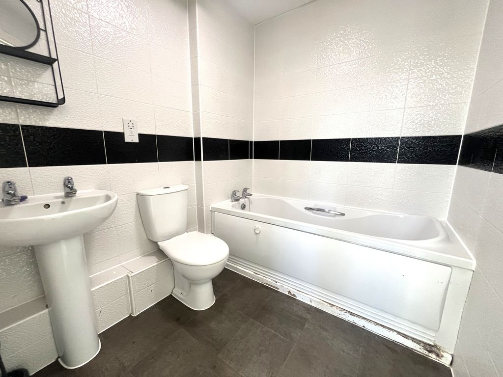 Property photo 2 of 9 Image