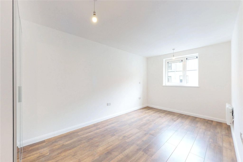 Property photo 3 of 10 Picture No. 12