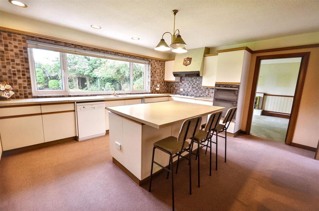 Property photo 2 of 29 Breakfast Kitchen