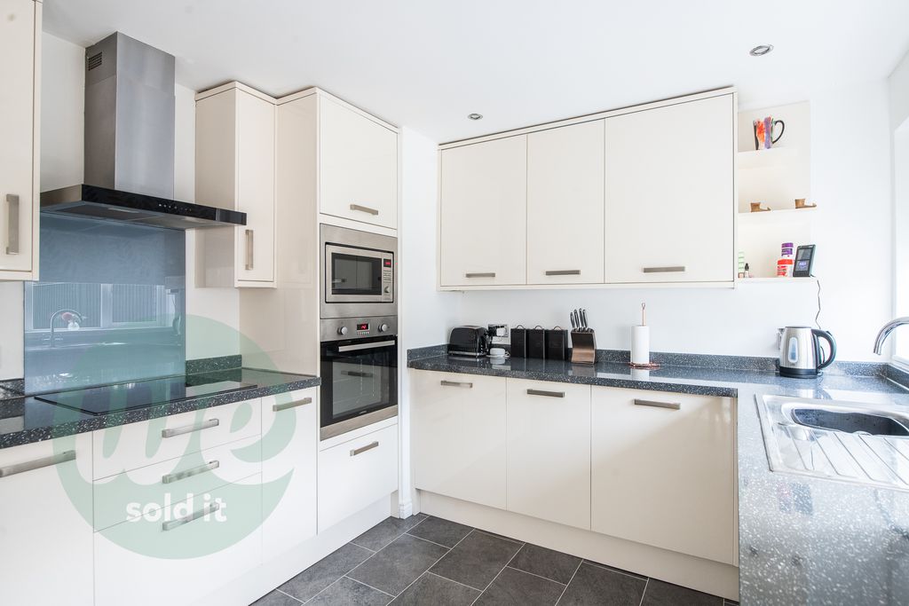 Property photo 2 of 17 Estate Agents In Aylesbury-16