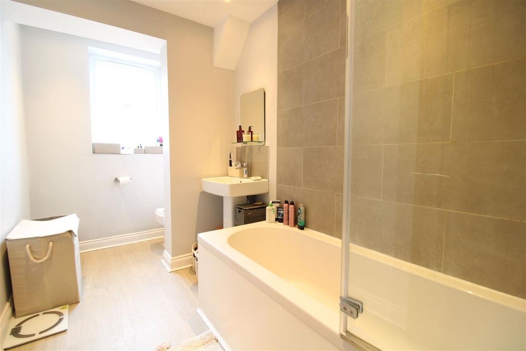 Property photo 3 of 7 Bathroom
