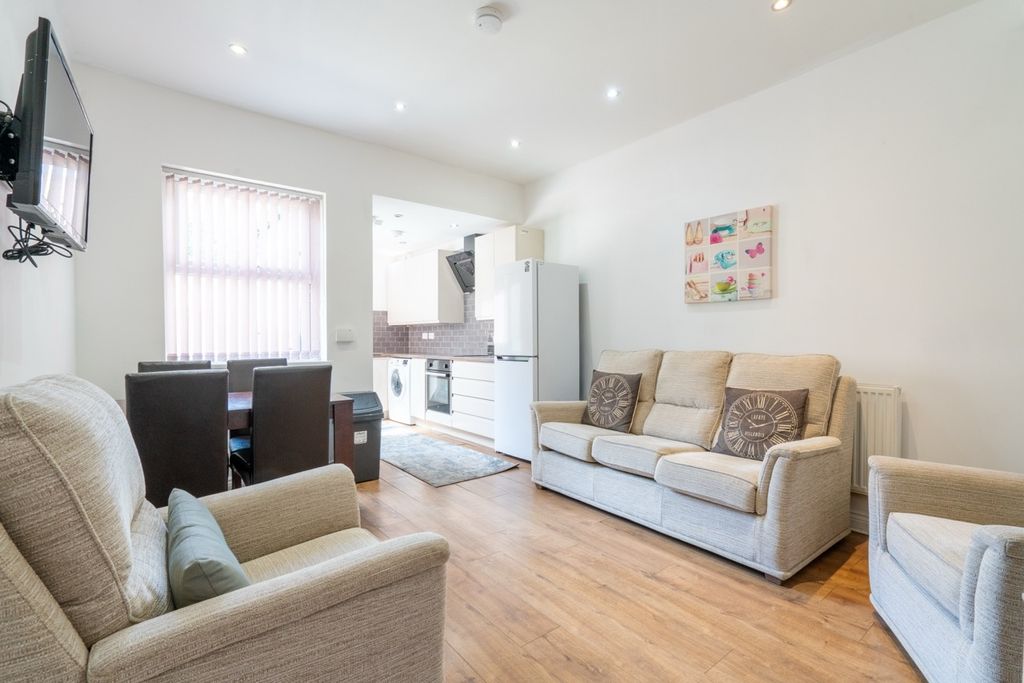 Property photo 2 of 12 Bright And Welcoming Living Room With Comfortable ...