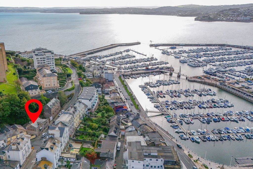 Property photo 2 of 30