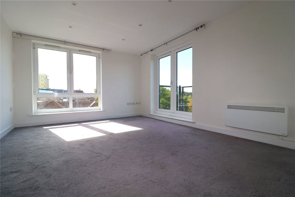 Property photo 2 of 9 Picture No. 22