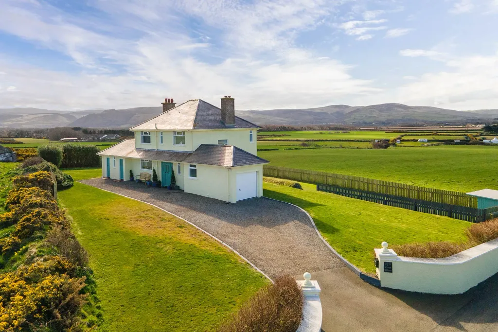 Property photo 1 of 32