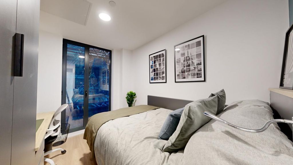 Property photo 1 of 33