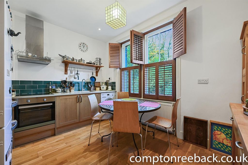 Property photo 2 of 7 Kitchen