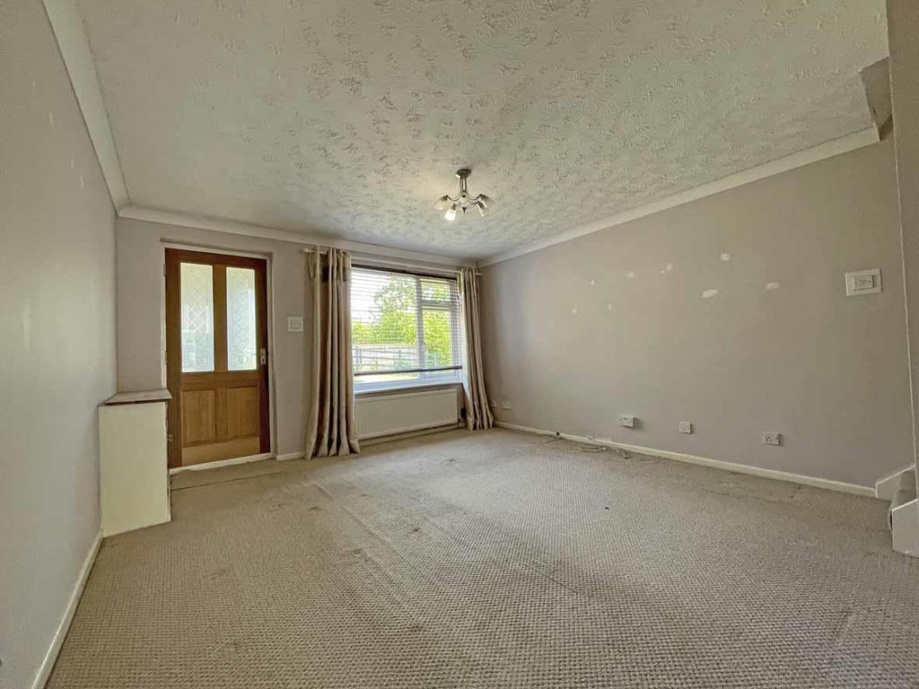 Property photo 3 of 12 Rigdale Close 71 - Lounge 2.Jpg