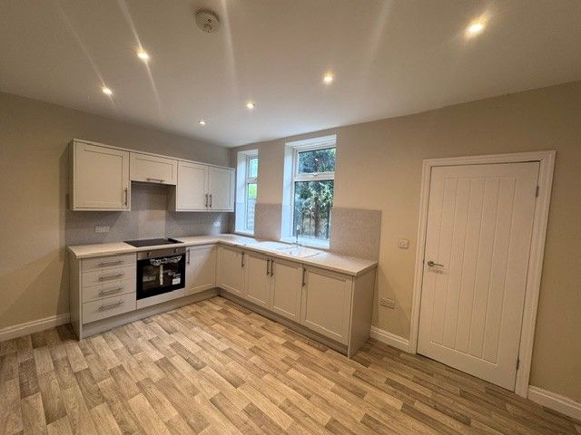 Property photo 3 of 7 Kitchen