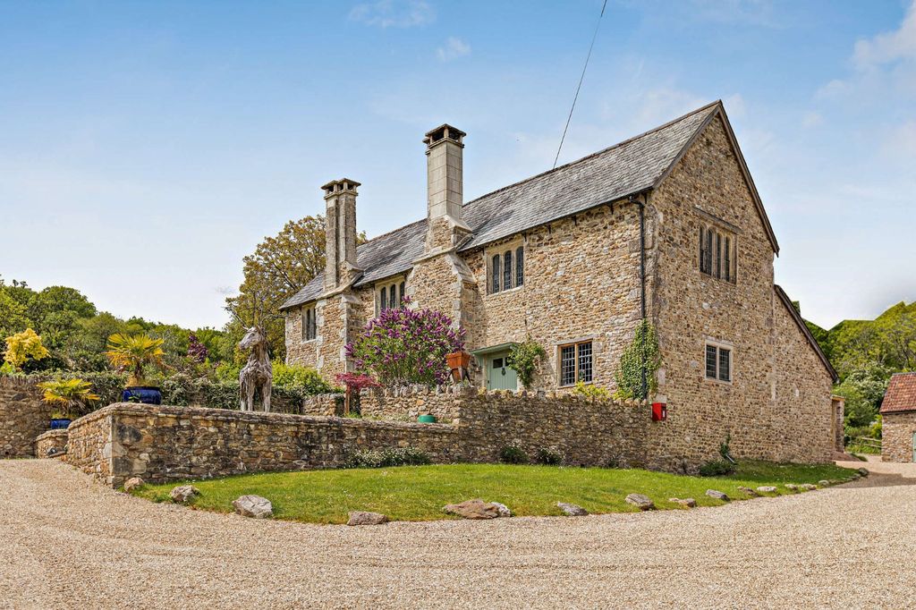 Property photo 1 of 28 Boycombe Farm