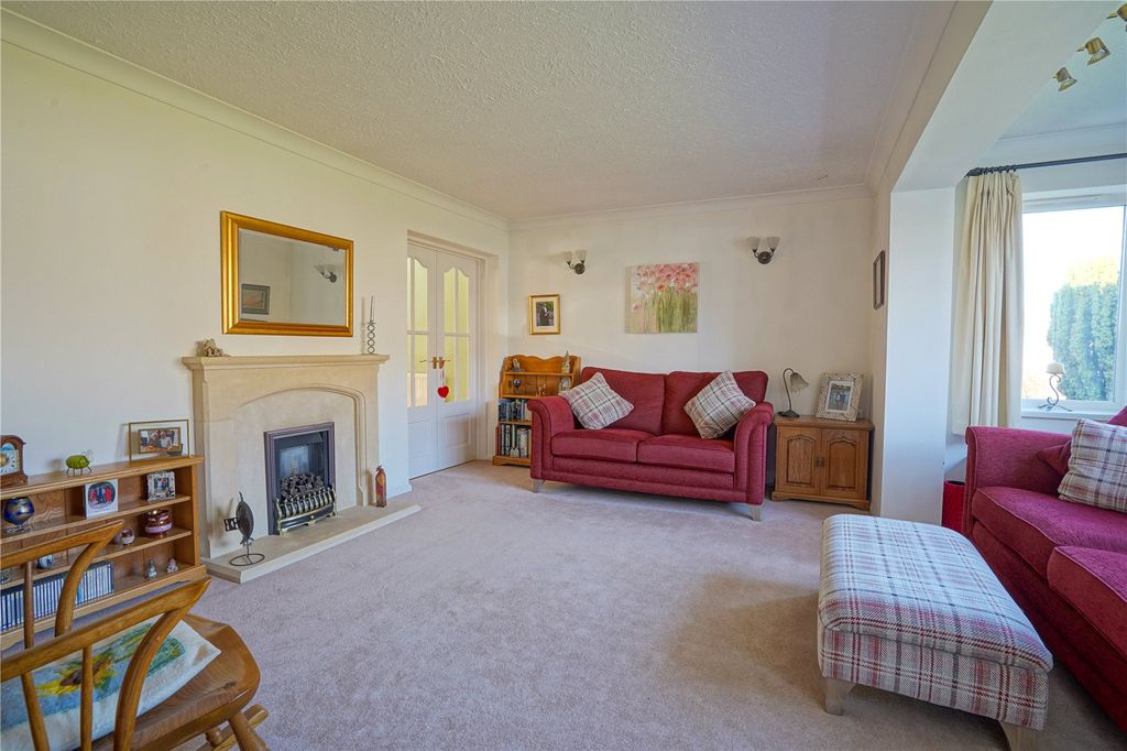 Property photo 2 of 32 Picture No. 12