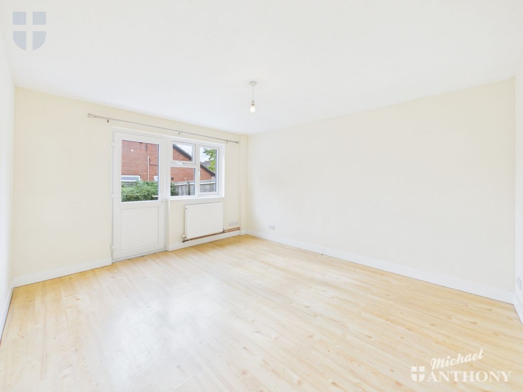 Property photo 2 of 10 Cam03852G0-Pr0783-Still002