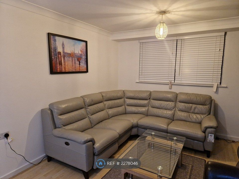 Property photo 1 of 12 Living Room