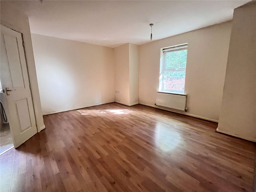 Property photo 3 of 10 Picture No. 05