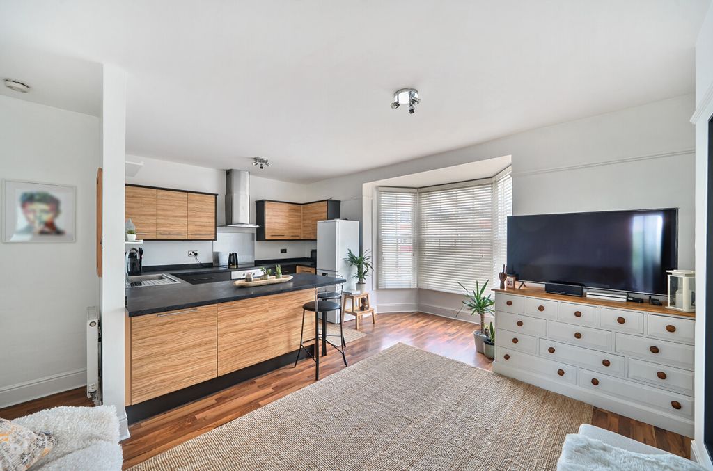 Property photo 2 of 11 1301401-9-68398E0...
