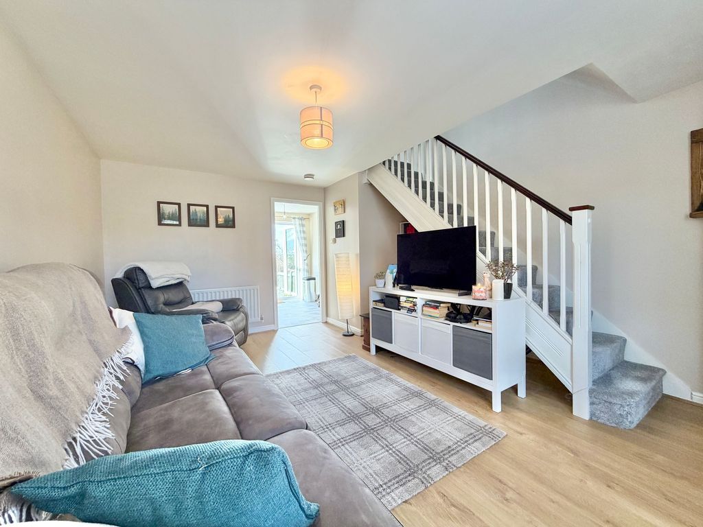 Property photo 3 of 11 Lounge