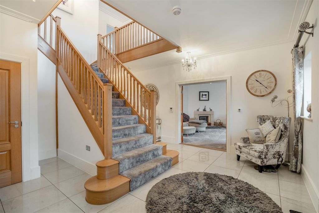 Property photo 3 of 42 8677273-Interior01.Jpg